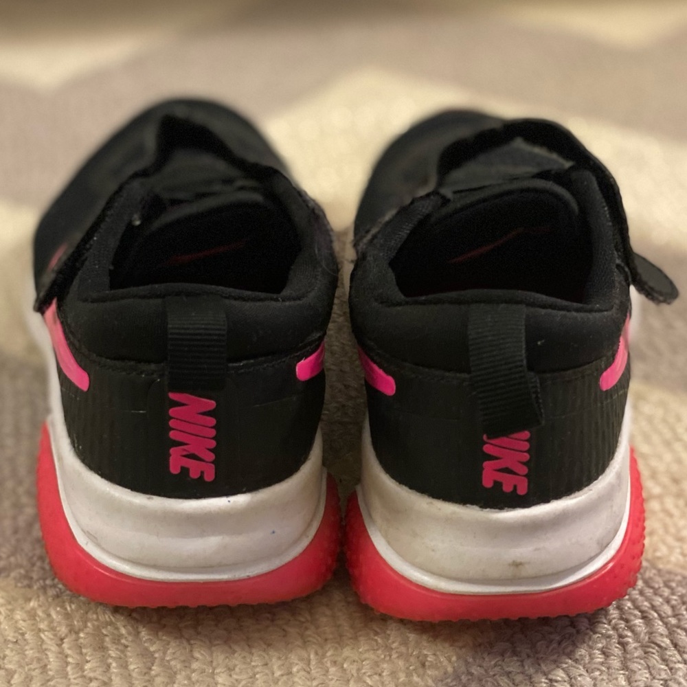 Girls Nike sneakers - Picture 3 of 4